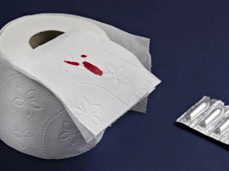 拉屎拉出血是怎么回事