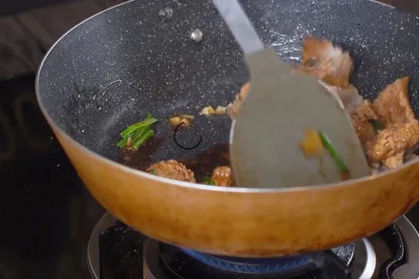 红烧排骨的家常做法 怎么做红烧排骨