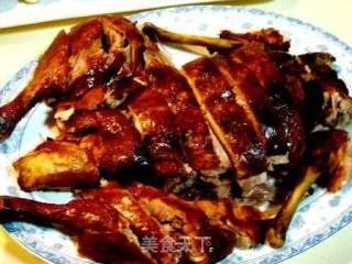 传统古法制作“樟茶鸭”