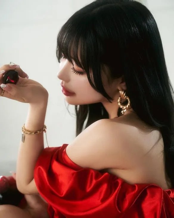 妩媚动人的性感尤物！熟女系岛国小姐姐白田まい美照