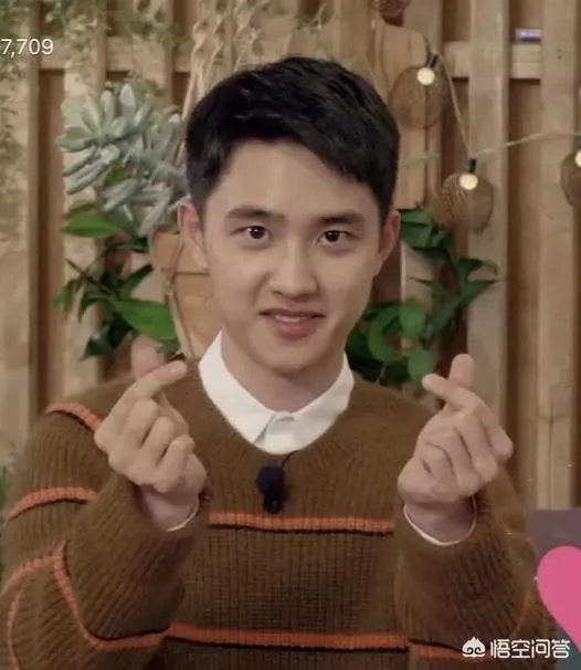 如何看待EXO成员都暻秀提前最后期限两年入伍？