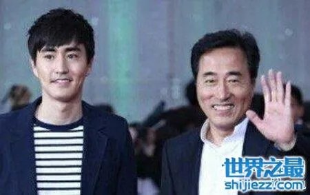 杨立新老婆听说长得很高贵 典雅大方 