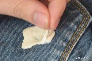 口香糖粘在衣物上如何弄掉？