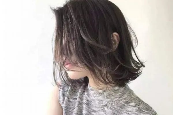 什么是青木亚麻灰发色 闷青灰和青木亚麻灰是一个色吗