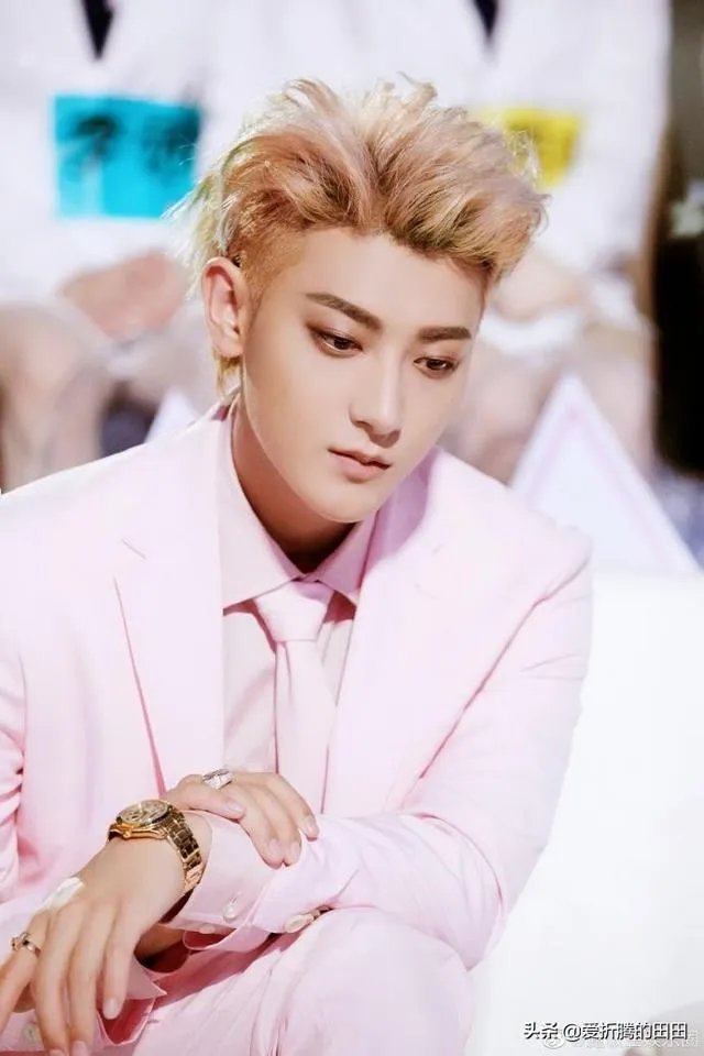 如何看待黄子韬在微博发文为徐艺洋加油？文章中透露了哪些东西？