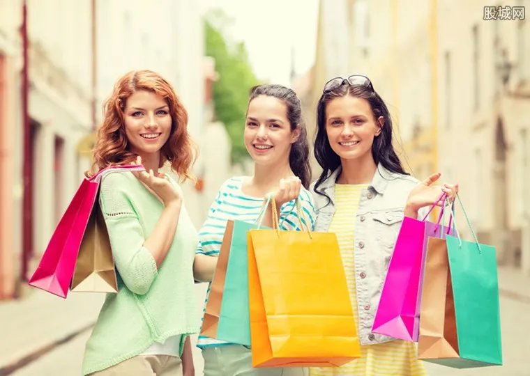 土耳其奢侈品抢购 游客排队爆买奢侈品