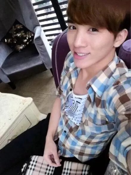 如果看待吴大伟公开恋情而导致掉粉事件？