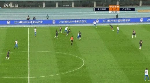 狂奔70米！阿奇姆彭利用速度连过4人完成破门！拉拽，飞铲都挡不住，你怎么看？