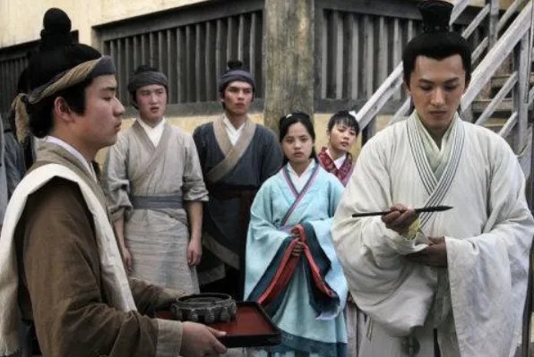 入木三分的主人公