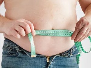 睡前一个动作暴瘦肚子 教你轻松消灭小肚腩