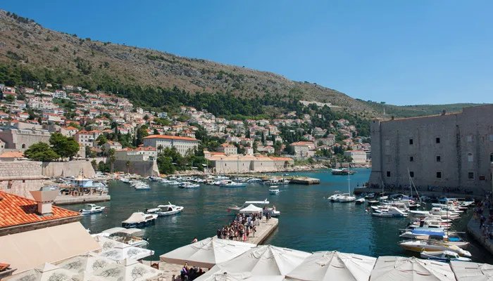 世界上第一个社会主义国家是哪个 第一个社会主义国家叫什么