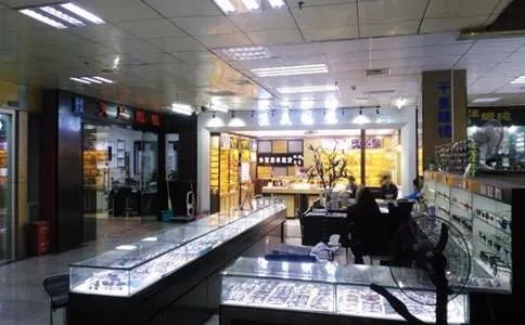 全国知名眼镜店加盟费用多少
