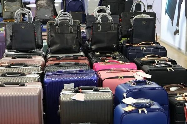 欧美疯抢中国箱包订单已排到明年，利好哪些企业？