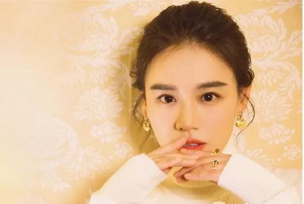 马思纯是什么背景