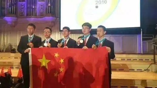 90后学霸10年参加上百次发射任务，如何看待这样的人生呢？