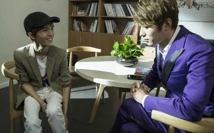 郭敬明身高对比图不忍直视 小四被黑根本停不下来！