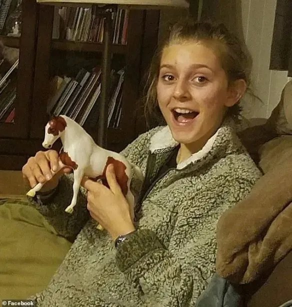 美国19岁少女每天记忆都被