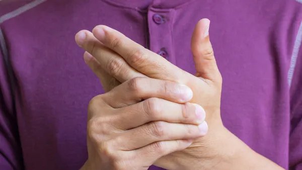 手心痒是怎么回事