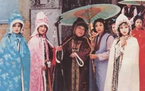 荣国府是什么地位？贾家为何叫荣国府？