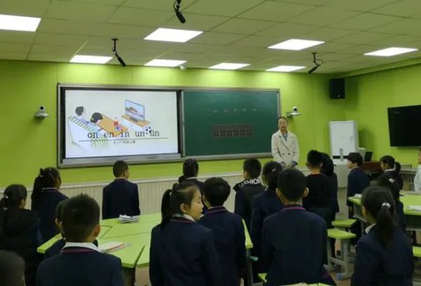 鞋子的拼音怎么拼写？