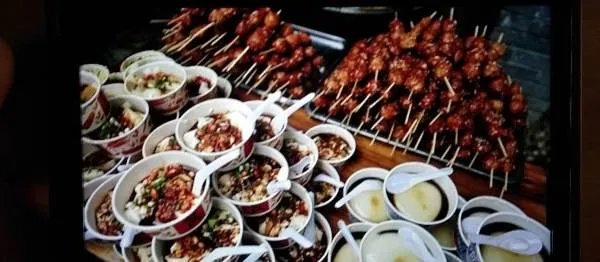 成都的特色小吃都有哪些啊？