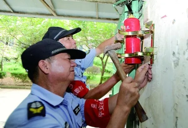 干粉灭火器使用方法是什么