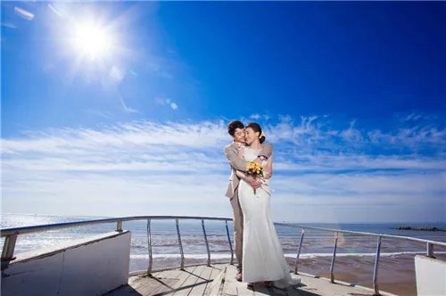 婚纱照海景图片 海景婚纱照穿什么婚纱好看