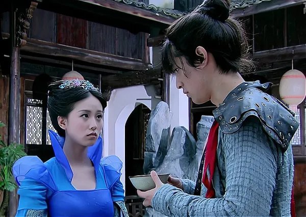 胡歌、刘诗诗再见面相视一笑，他们此前有过哪些交集？