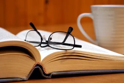 框架眼镜歪了怎么调整