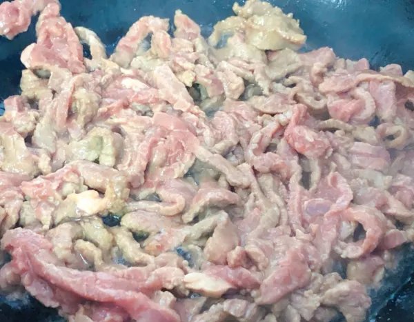 洋葱炒牛肉的做法