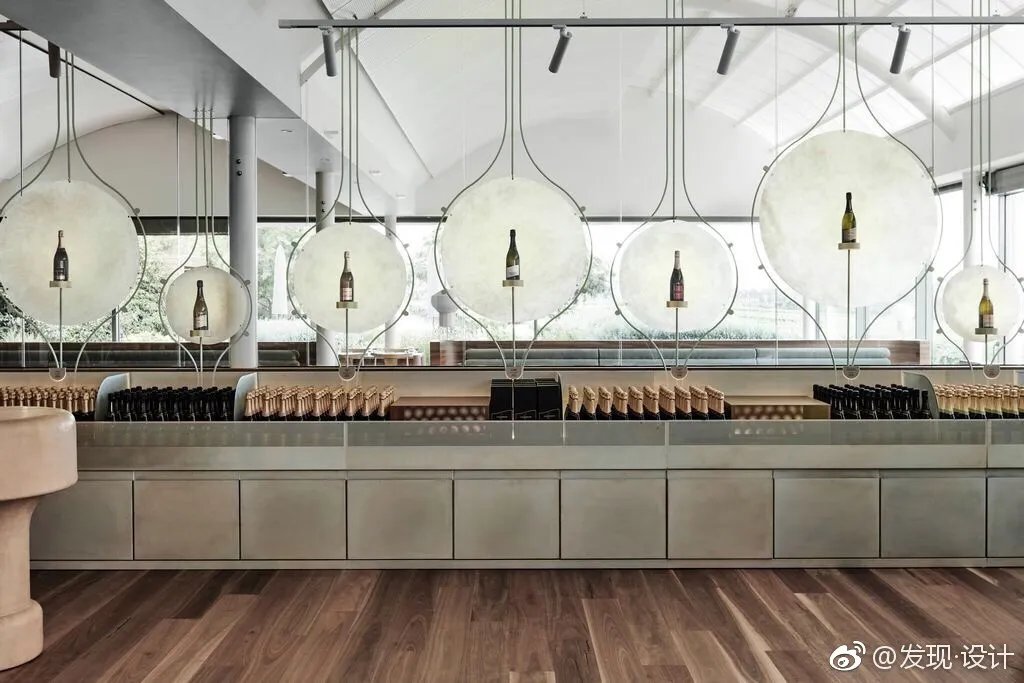 详图【Champagne Supernova】三十年来，LD...