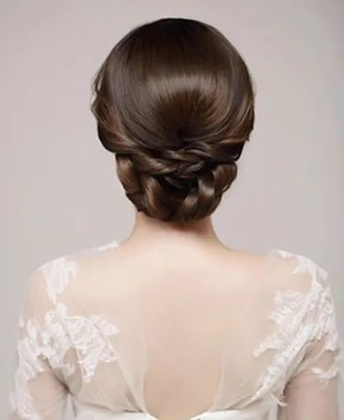 新娘发型简单教程 如何打造好看的新娘发型