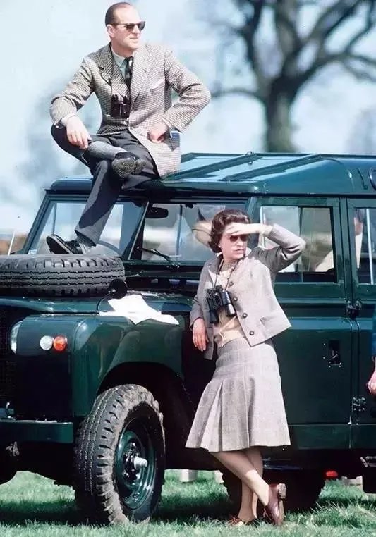 老照片：13岁的金·卡戴珊 没能潮过爱因斯坦