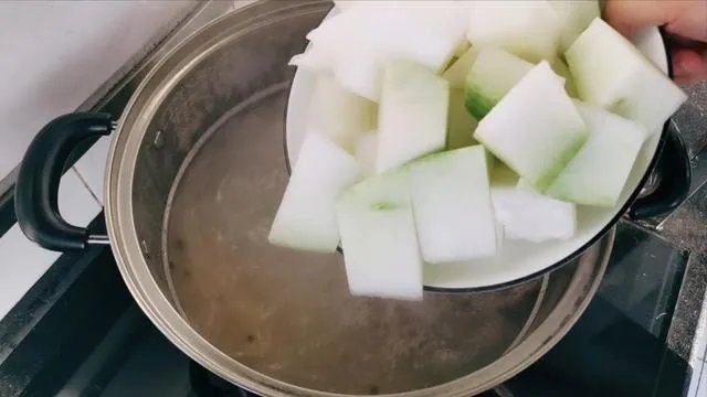 冬瓜排骨汤怎么做？
