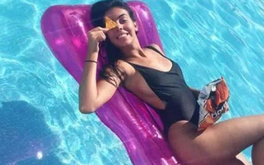 乔治娜哭了原因详情：C罗帽子戏法令全场震撼（图）