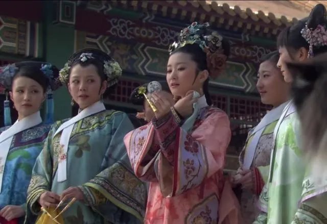 甄嬛传：富察贵人的孩子怎么掉了？为什么她会记恨甄嬛呢？