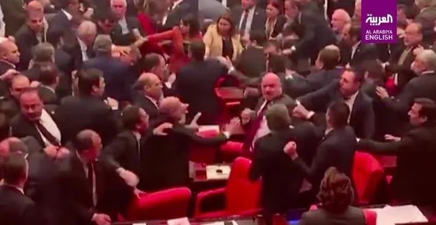 土耳其议会爆发激烈冲突，数十名议员参与“混战”，你们怎么看？