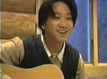 黄家驹一共出了多少首歌曲？