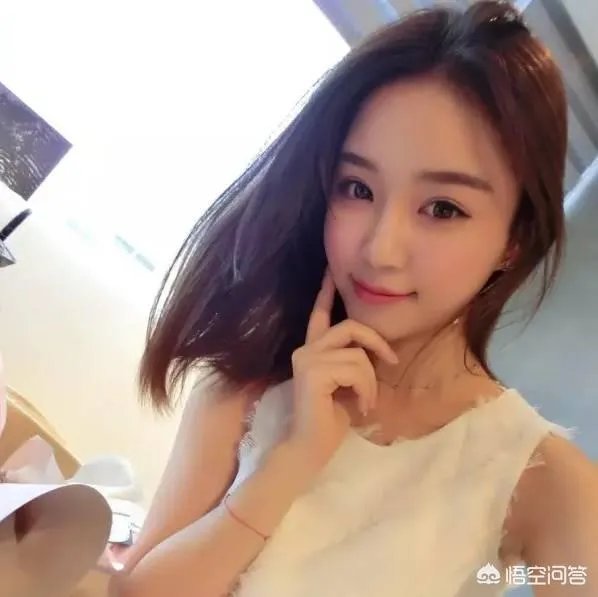 王思聪前女友上快本,被网友吐槽本人与照片不符,又去整容了吗?