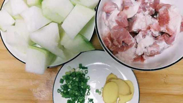 冬瓜排骨汤怎么做？