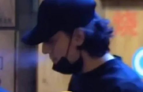 郑云龙翻栏杆怎么回事,郑云龙个人资料简介