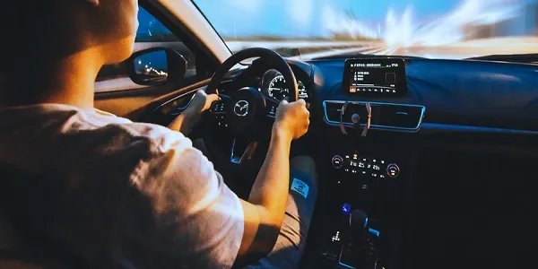 自动挡车起步正确方法 如何正确驾驶自动挡起步