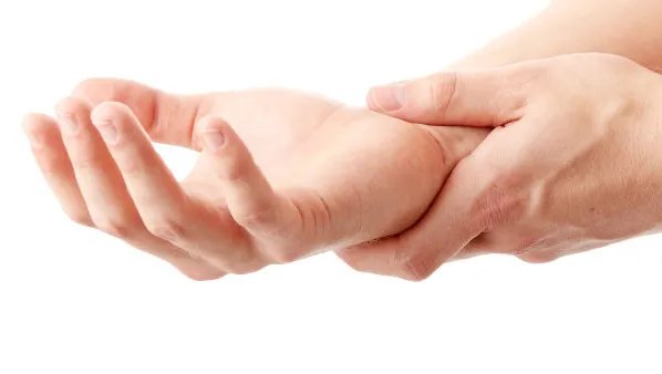 手麻木是怎么回事