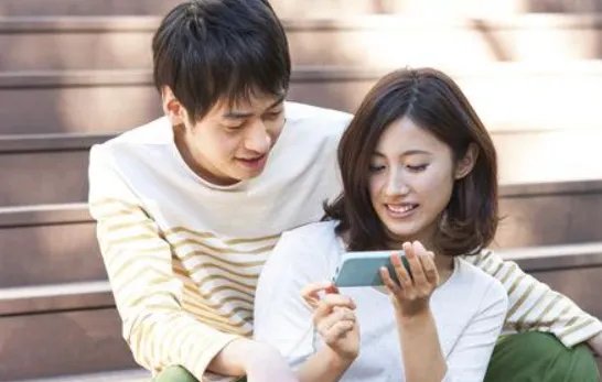 如何哄女孩子开心