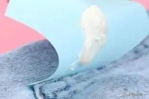 口香糖粘在衣物上如何弄掉？