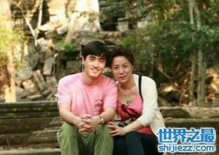 杨立新老婆听说长得很高贵 典雅大方 