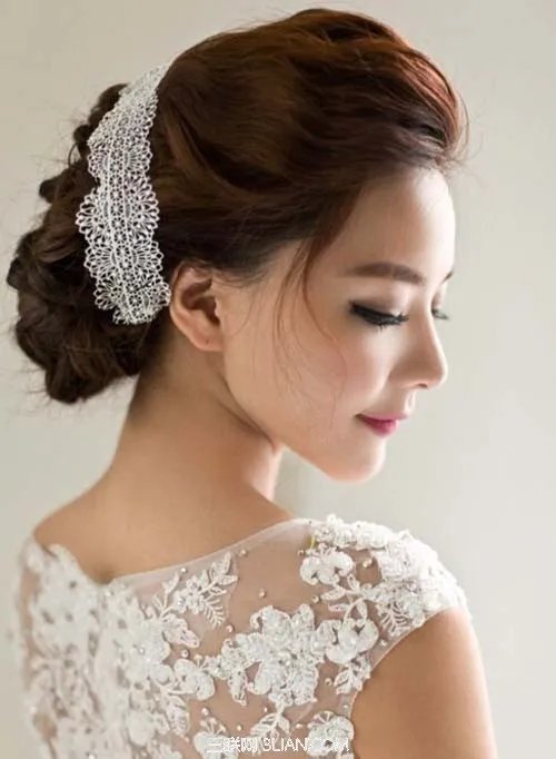 新娘发型简单教程 如何打造好看的新娘发型