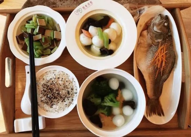 张若昀在微博已经发了50多道菜了，其中你觉得最吸引人的是哪一道？