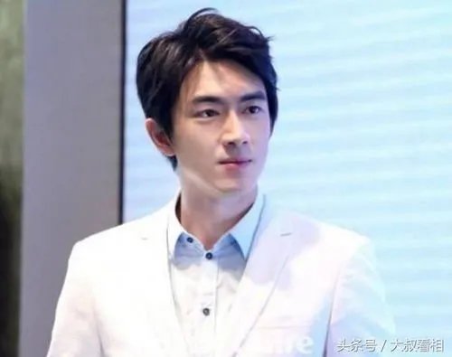 林更新微博个人简介更新，你被他的帅惊到了吗？