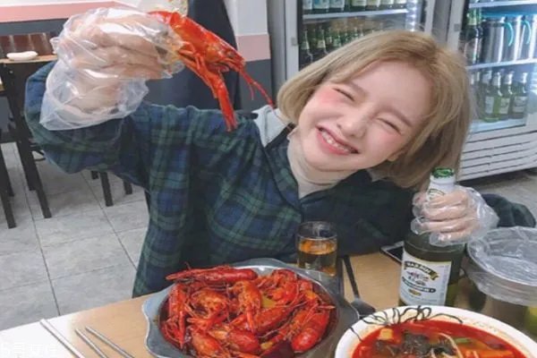 什么是青木亚麻灰发色 闷青灰和青木亚麻灰是一个色吗